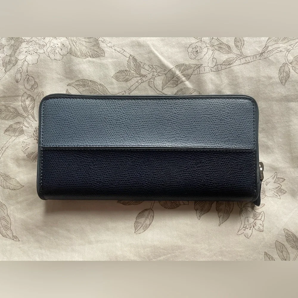 TUMI‎ Navy Blue Two Tone Ziparound Leather Wallet Rectangular Long Slim Classic